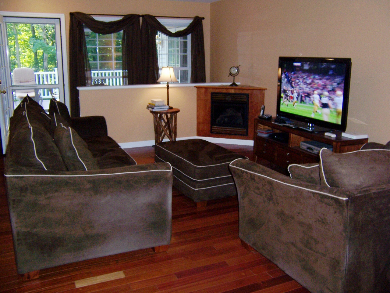 482 Pecks Road Pittsfield, MA 01201 - Photo 17 of 30 LivingRoom2