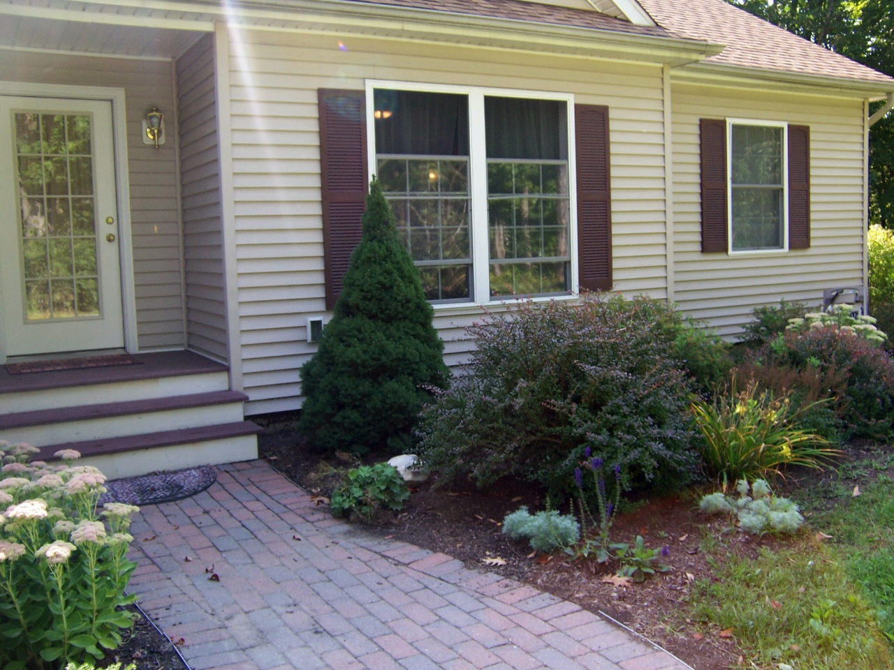 482 Pecks Road Pittsfield, MA 01201 - Photo 3 of 30 FrontLandscaping