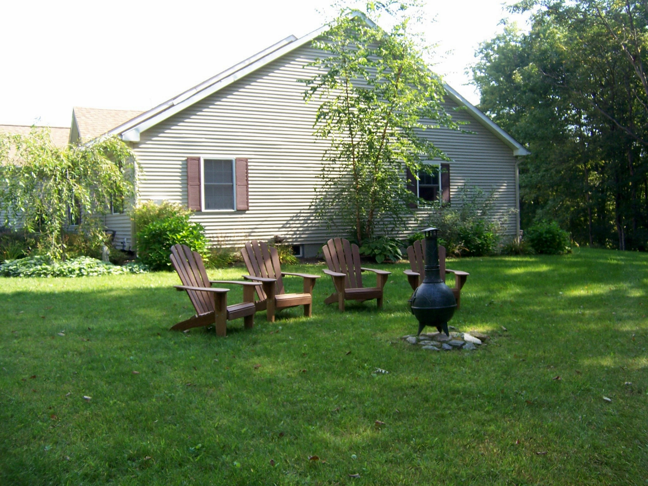 482 Pecks Road Pittsfield, MA 01201 - Photo 5 of 30 SideYard