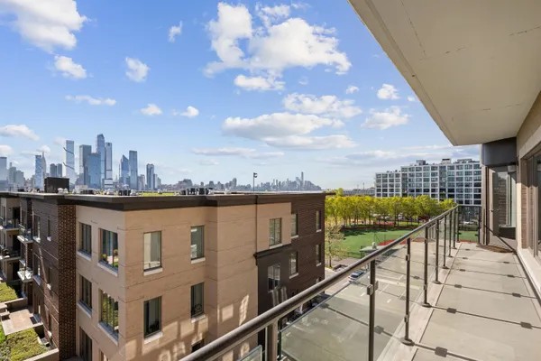 $8,100 | 100 Eton Row, Unit 502, Weehawken, NJ 07086