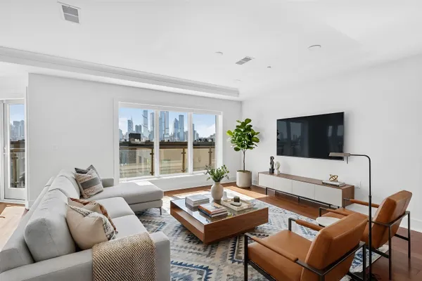 $8,100 | 100 Eton Row, Unit 502, Weehawken, NJ 07086