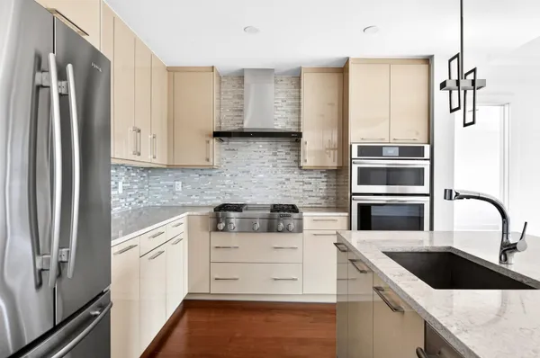 $8,100 | 100 Eton Row, Unit 502, Weehawken, NJ 07086