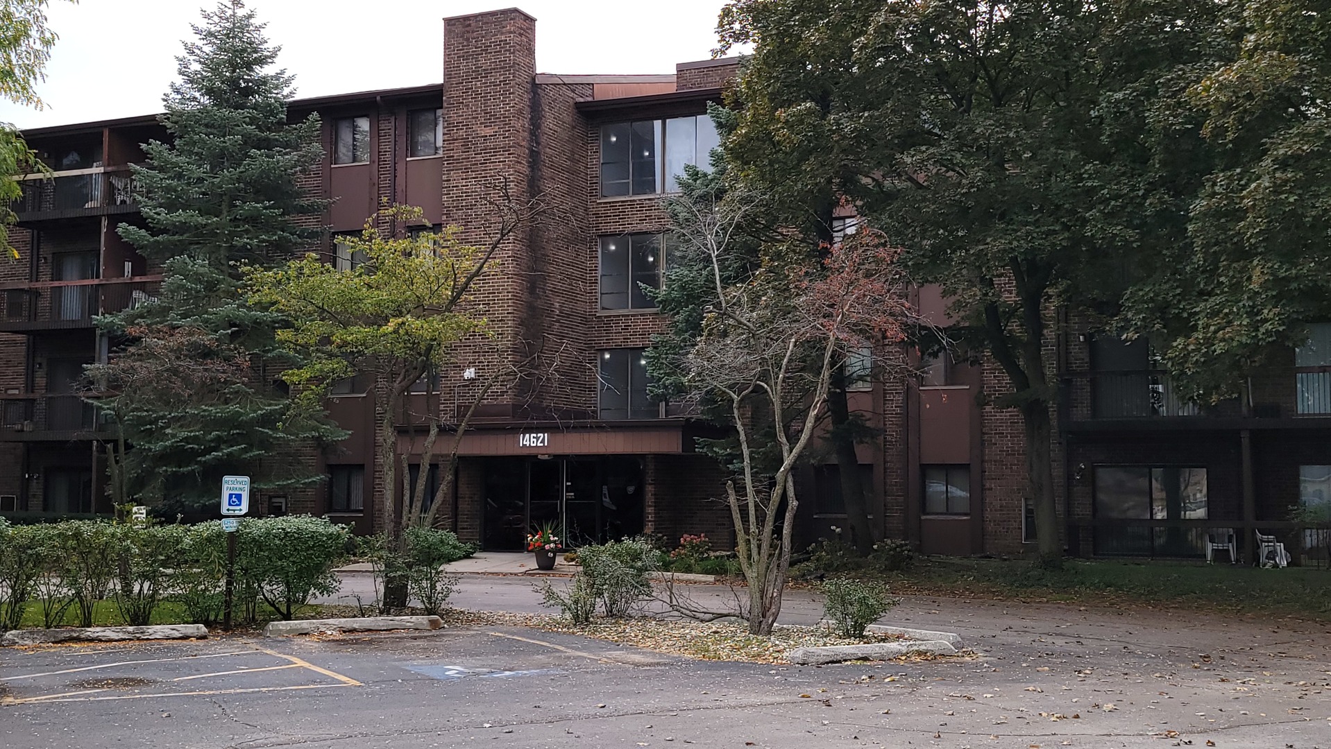 14621 Greenwood Road, Unit 408 Dolton, IL 60419 - Photo 2 of 25 a front view of a house with garden