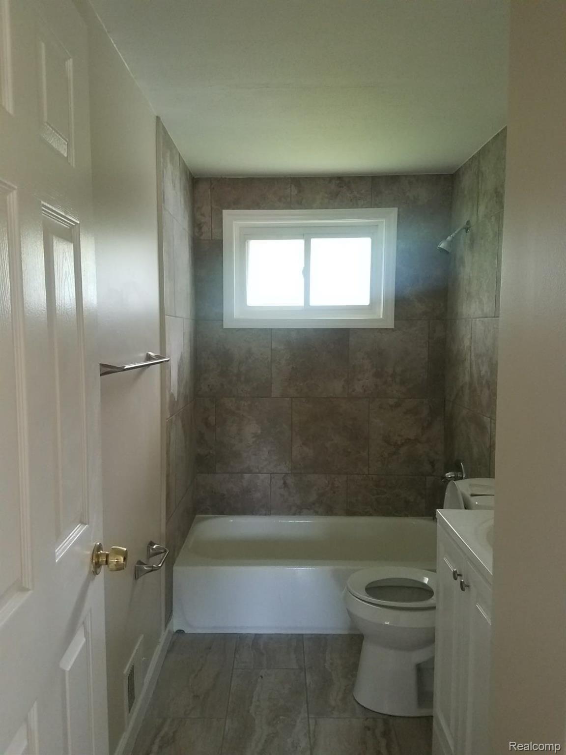 4074 Spring Hill Avenue Inkster, MI 48141 - Photo 8 of 16 PHOTO-2019-06-14-16-43-44 (2).jpg