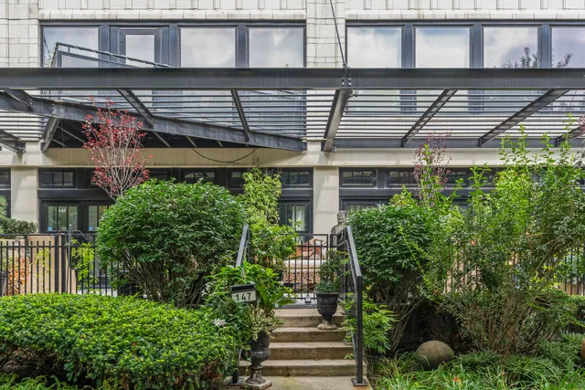 $4,800 | 1070 West 15th Street, Unit 147, Chicago, IL 60608