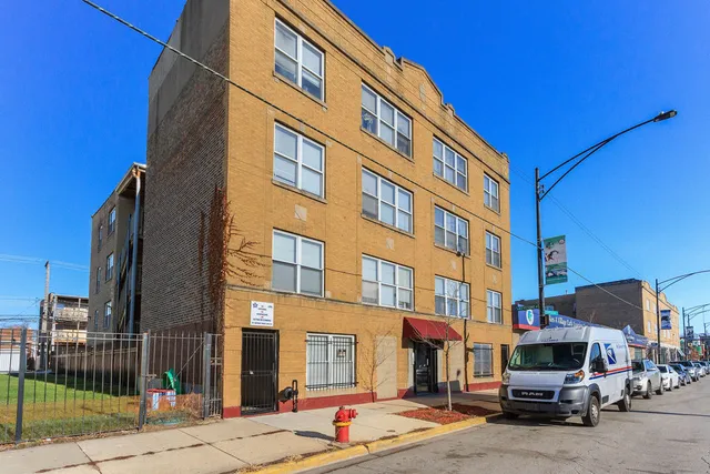 $1,450 | 4024 West Division Street, Unit 304, Chicago, IL 60651