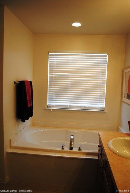 1855 Chateau Road Canton, MI 48188 - Photo 18 of 19 Master Bath Tub