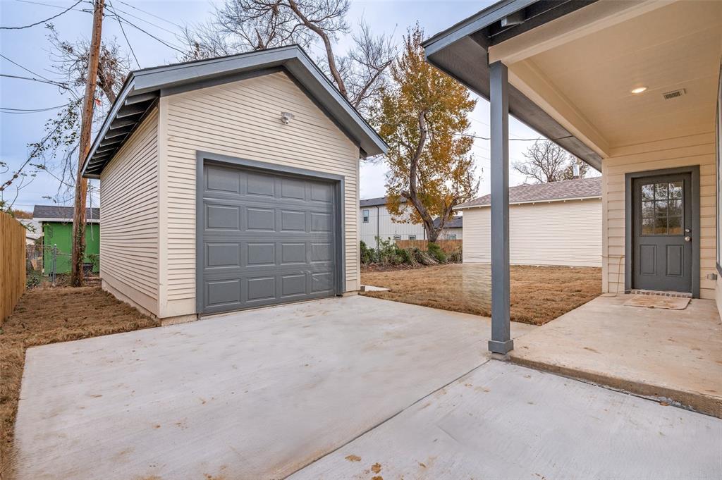3608 Latimer Street Dallas, TX 75215 - Photo 12 of 15 a view of backyard of garage