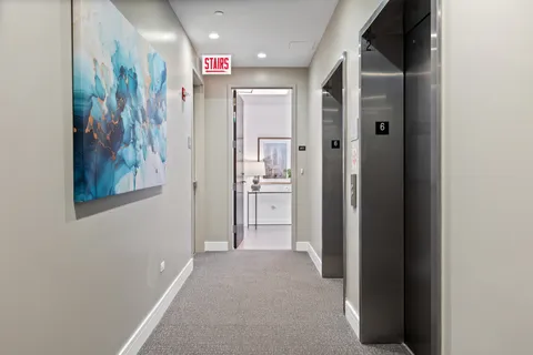 $2,200,000 | 434 West Melrose Street, Unit 601, Chicago, IL 60657