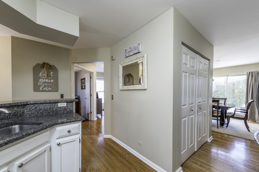 110 Lauralton Street Lake Bluff, IL 60044 - Photo 9 of 40