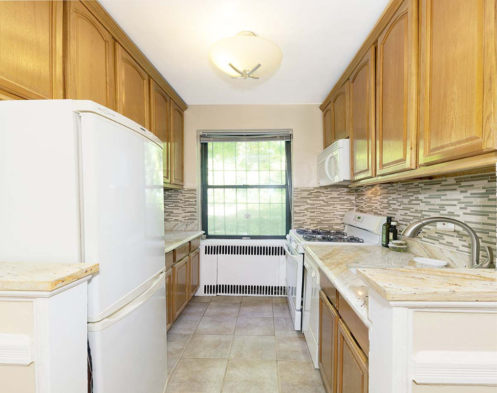 3017 Riverdale Avenue, Unit 2J Bronx, NY 10463 - Photo 3 of 8 Photo 3