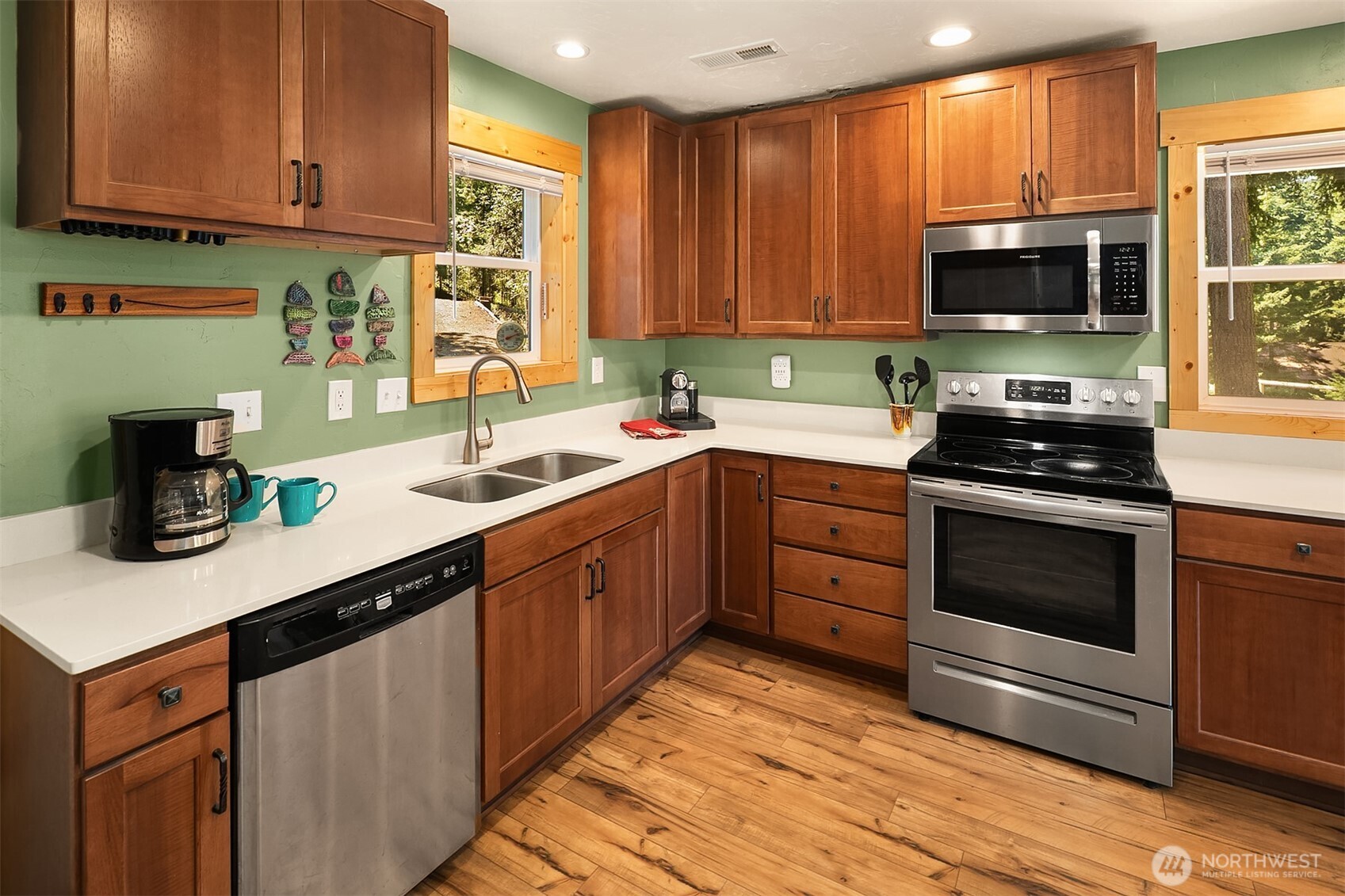 61 Tom And Nita Road Cle Elum, WA 98922 - Photo 2 of 27 a kitchen with a sink stove and microwave