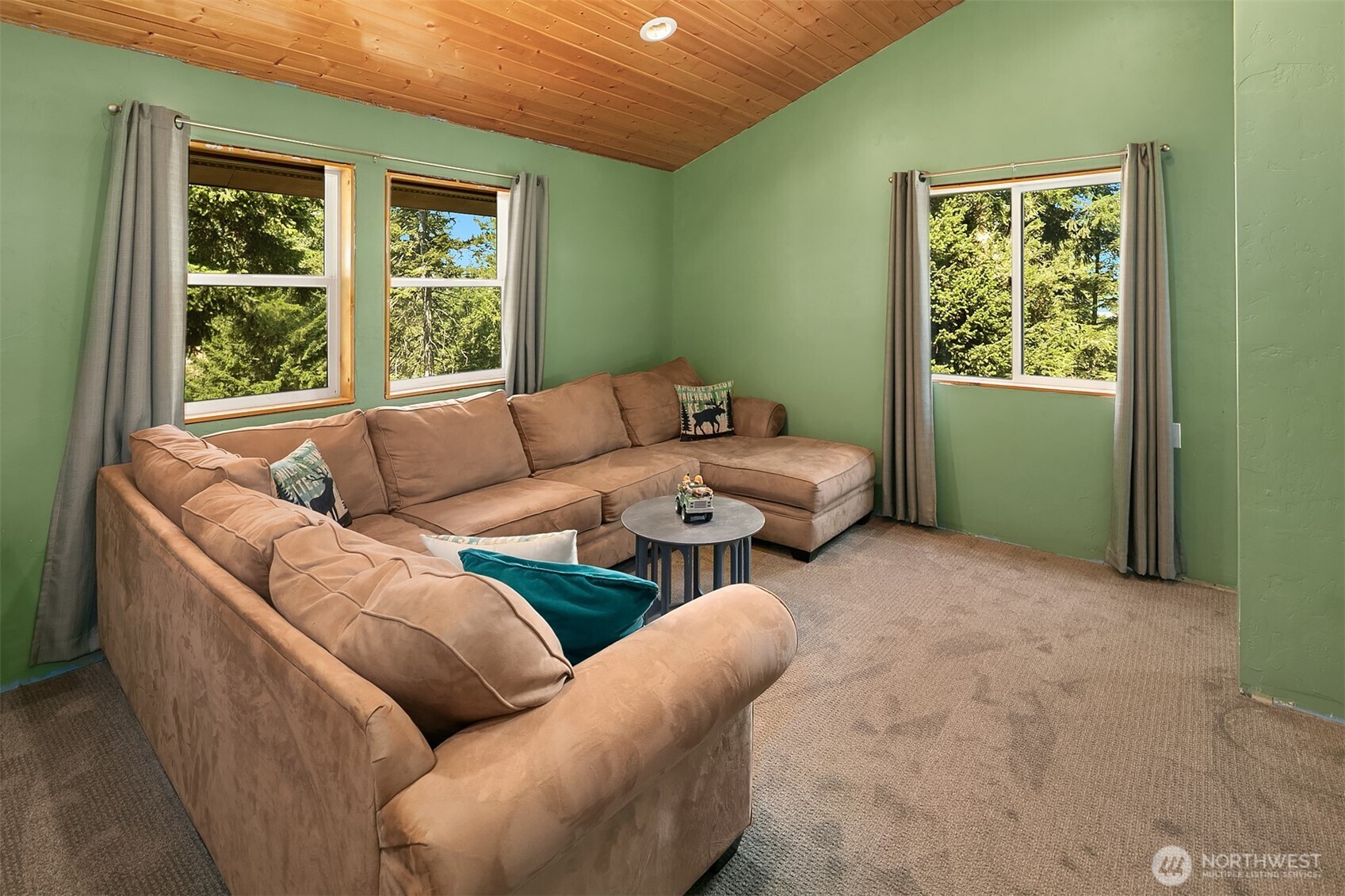 61 Tom And Nita Road Cle Elum, WA 98922 - Photo 8 of 27 a living room with furniture and a window