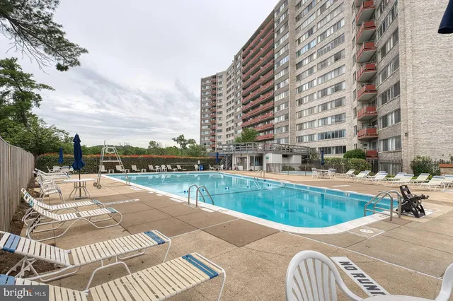 $214,999 | 5340 Holmes Run Parkway, Unit 101, Alexandria, VA 22304