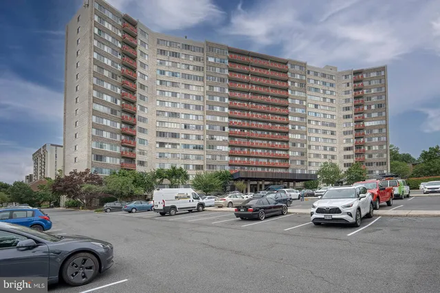 $214,999 | 5340 Holmes Run Parkway, Unit 101, Alexandria, VA 22304