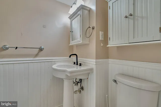 $214,999 | 5340 Holmes Run Parkway, Unit 101, Alexandria, VA 22304