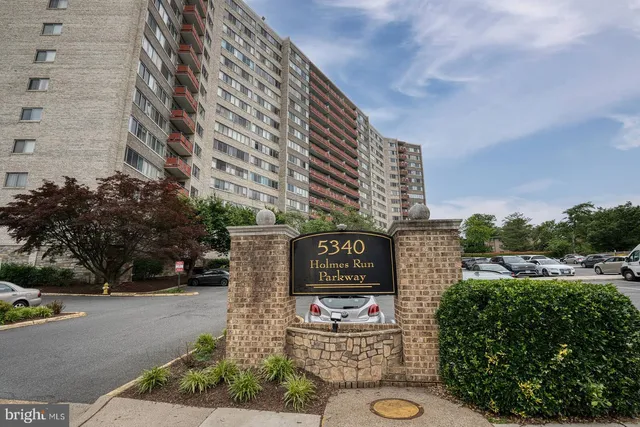 $214,999 | 5340 Holmes Run Parkway, Unit 101, Alexandria, VA 22304