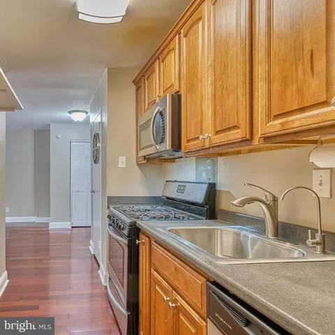 $214,999 | 5340 Holmes Run Parkway, Unit 101, Alexandria, VA 22304