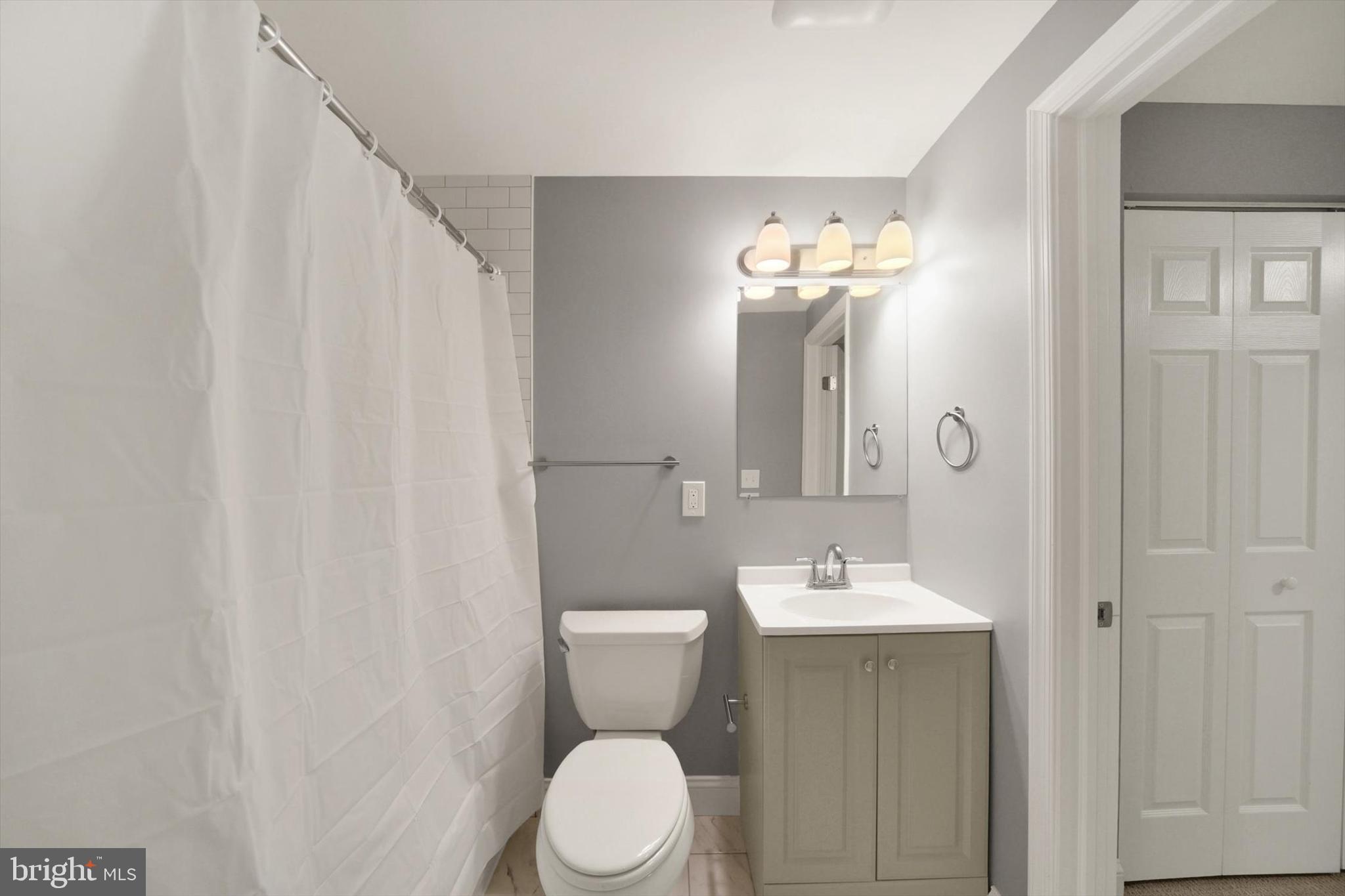 3506 Clipper Road Baltimore, MD 21211 - Photo 30 of 36 UPPER LEVEL JACK AND JILL BATH
