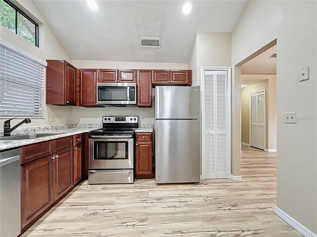 5392 Rocking Horse Place Oviedo, FL 32765 - Photo 4 of 30