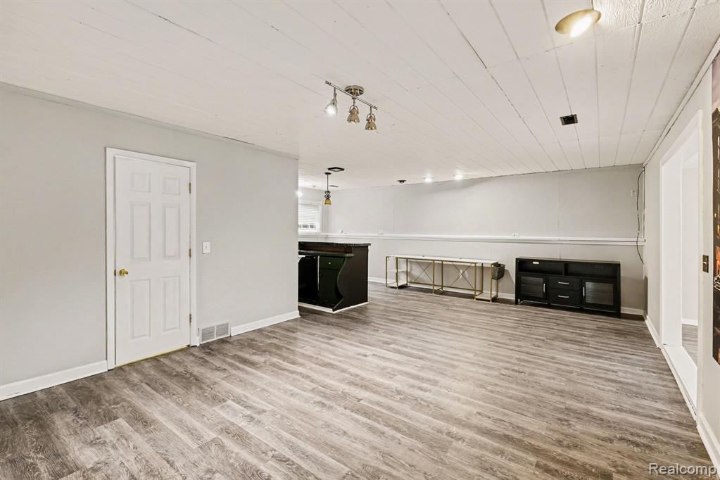1784 Byron Road Howell, MI 48855 - Photo 4 of 33