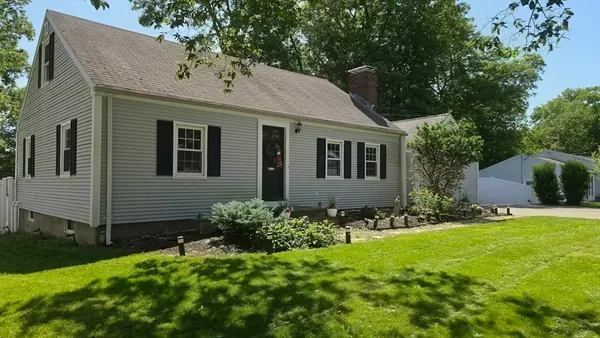 $899,900 | 25 Moynihan Road, Hamilton, MA 01982