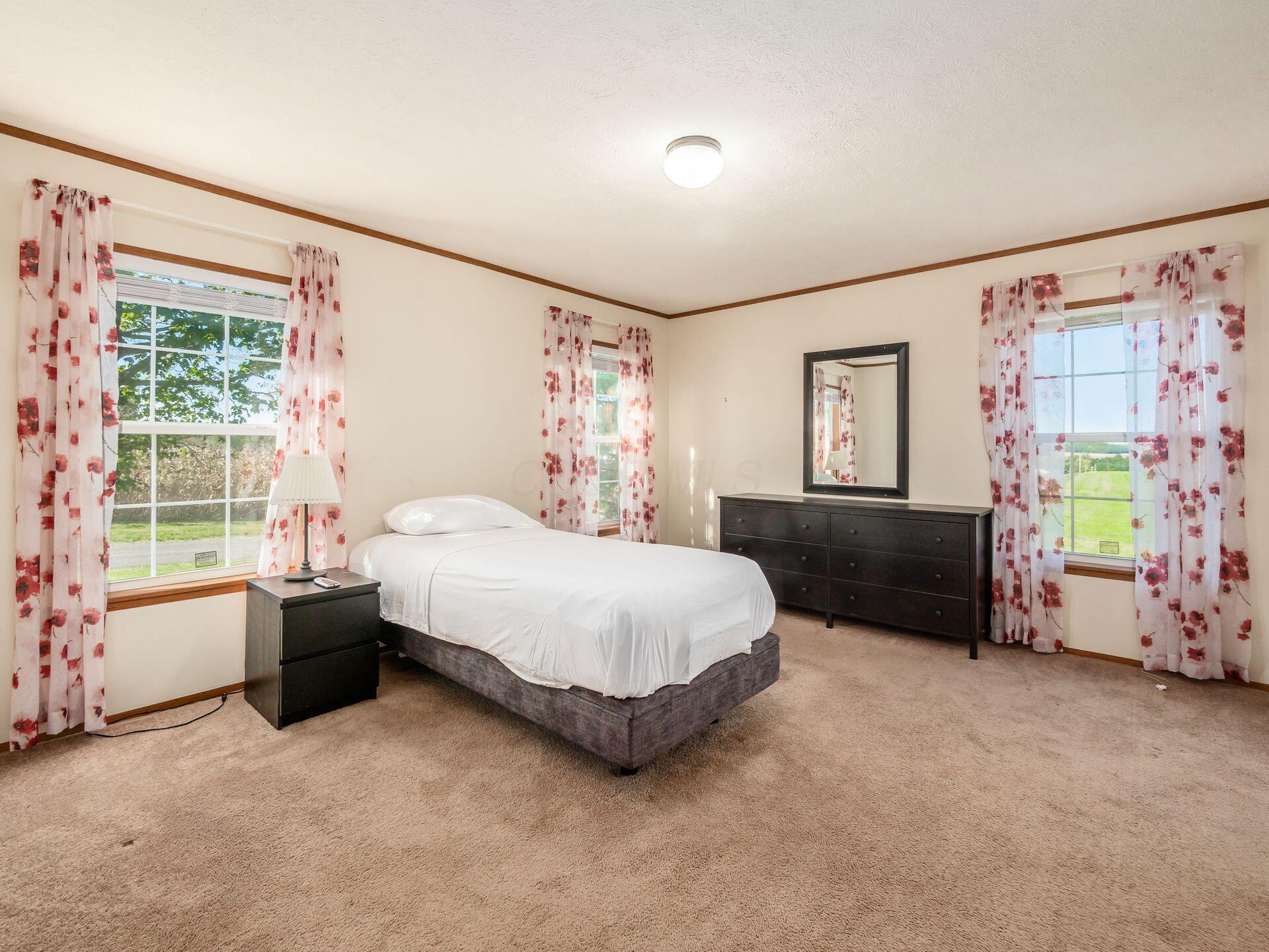4395 Julian Road Southwest Lancaster, OH 43130 - Photo 14 of 43 Sunny owner's suite