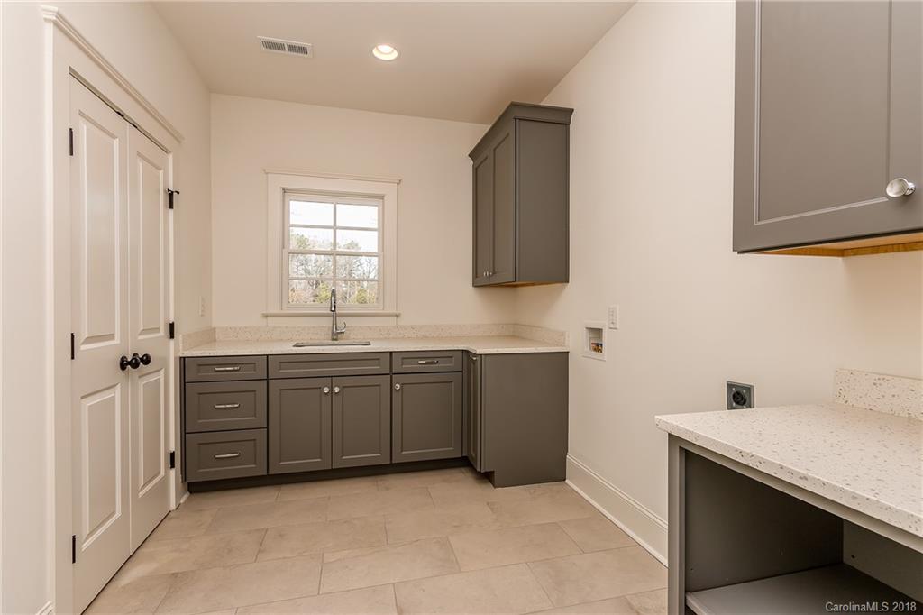 748 Ellsworth Road, Unit 47 Charlotte, NC 28211 - Photo 16 of 34 a spacious bathroom with a sink and a bathtub