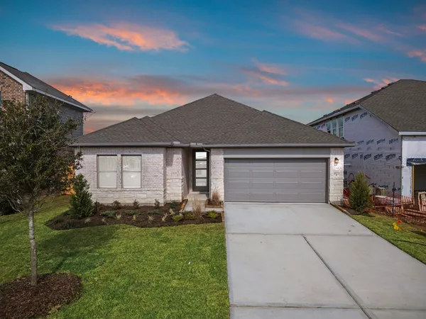 $294,990 | 1923 Stargazer Lane, Angleton, TX 77515