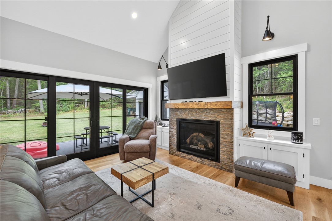 1425 Maple Valley Road Coventry, RI 02827 - Photo 10 of 46