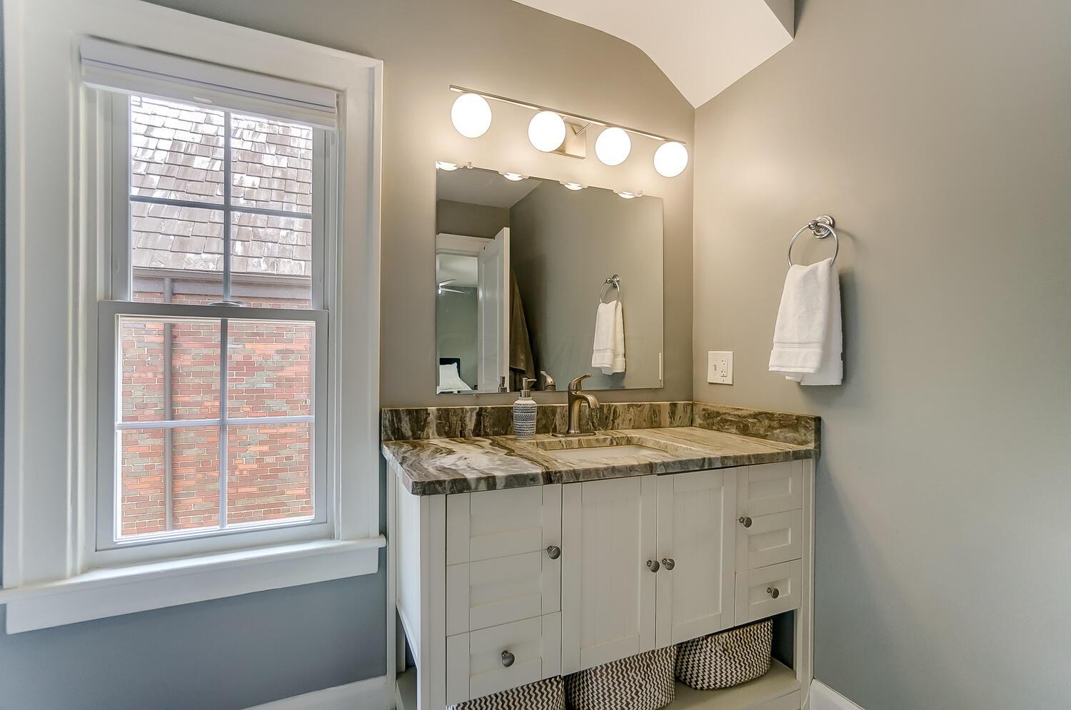 1885 Bryden Road Columbus, OH 43205 - Photo 23 of 45 Owner bath
