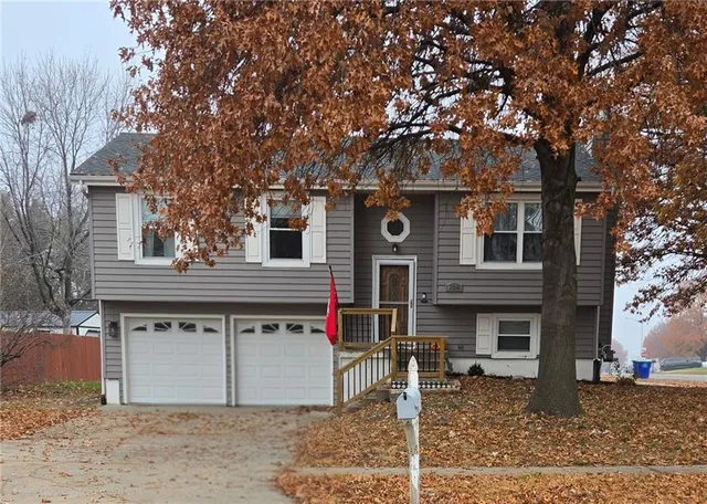 $300,000 | 708 Parma Way, Gardner, KS 66030