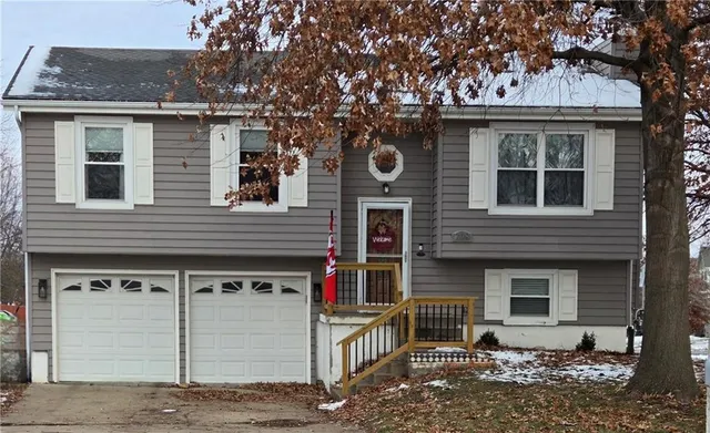 $300,000 | 708 Parma Way, Gardner, KS 66030