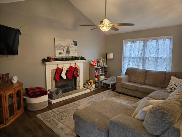 $300,000 | 708 Parma Way, Gardner, KS 66030