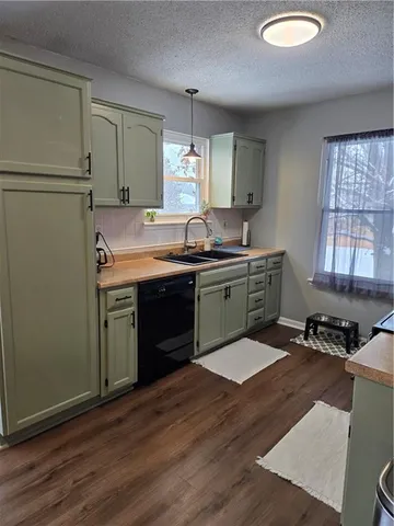 $300,000 | 708 Parma Way, Gardner, KS 66030