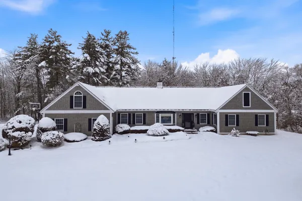 $1,400,000 | 6 Isaac Lucas Circle, Dover, NH 03820