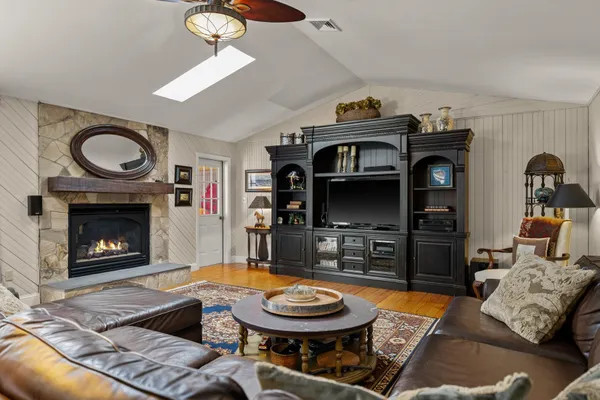 $1,250,000 | 6 Isaac Lucas Circle, Dover, NH 03820