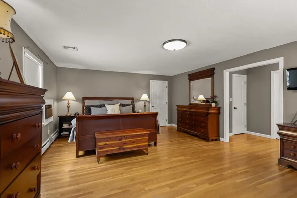 $1,250,000 | 6 Isaac Lucas Circle, Dover, NH 03820