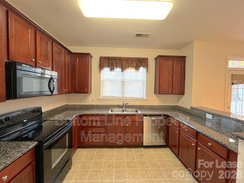 9737 Tidal Court Huntersville, NC 28078 - Photo 7 of 21 a large kitchen with a stove a sink and a microwave