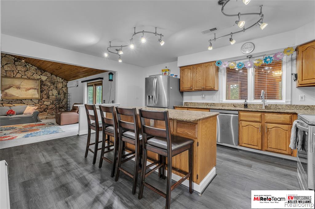 9844 Pine Knob Road Clarkston, MI 48348 - Photo 13 of 38