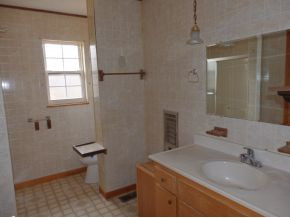 141 McIntyre Road Jonesborough, TN 37659 - Photo 9 of 11 Bathroom
