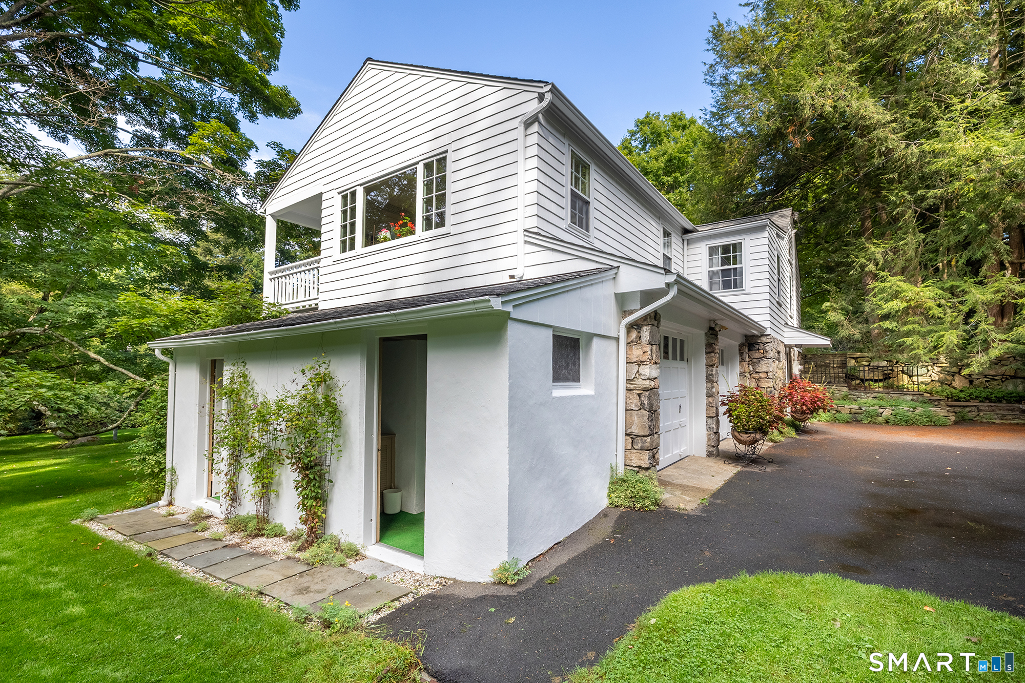 3 Blackman Road Ridgefield, CT 06877 - Photo 33 of 40 There are 2 outdoor shower cabanas