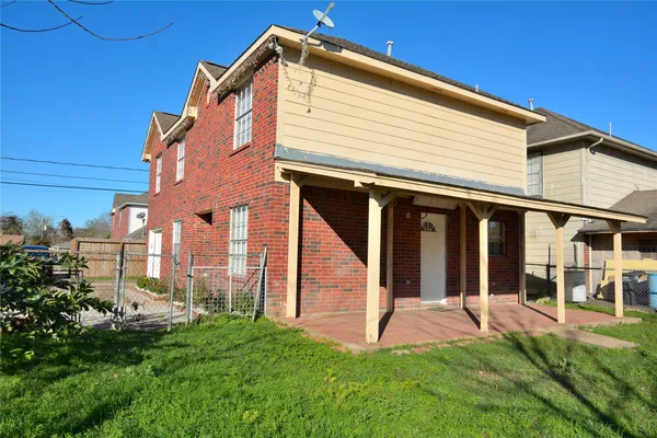 $1,900 | 8904 Ledge Street, Houston, TX 77075