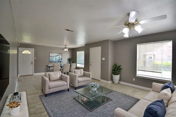 $1,900 | 8904 Ledge Street, Houston, TX 77075