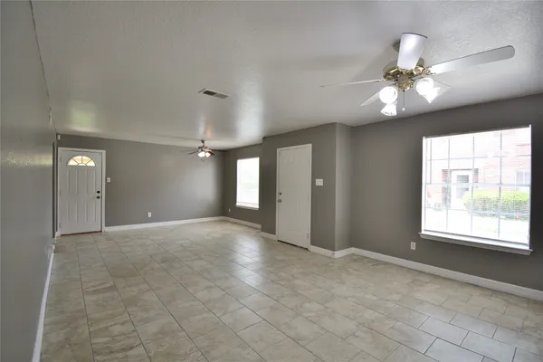 $1,900 | 8904 Ledge Street, Houston, TX 77075