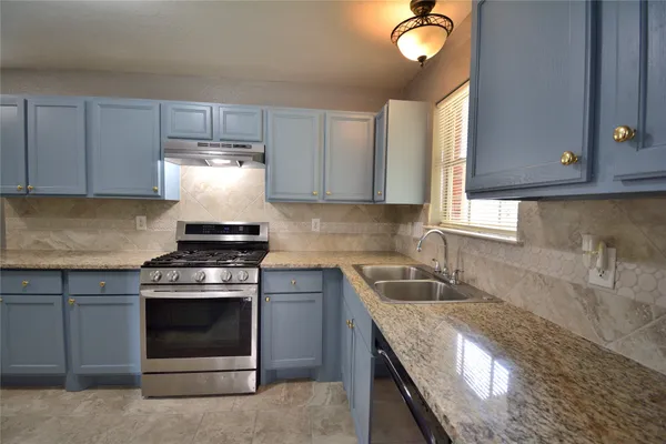 $1,900 | 8904 Ledge Street, Houston, TX 77075