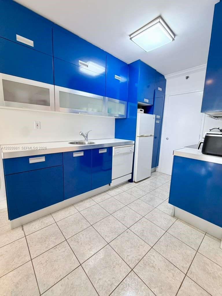 100 Lincoln Road, Unit 1423 Miami Beach, FL 33139 - Photo 8 of 17 a kitchen with kitchen island granite countertop a sink cabinets and appliances