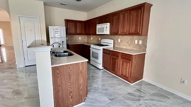 $2,095 | 7710 Sapulpa Lane, Cypress, TX 77433