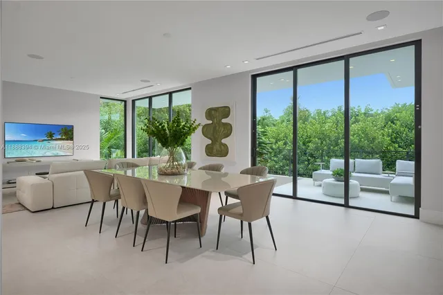 $6,399,000 | 100 Hampton Lane, Key Biscayne, FL 33149
