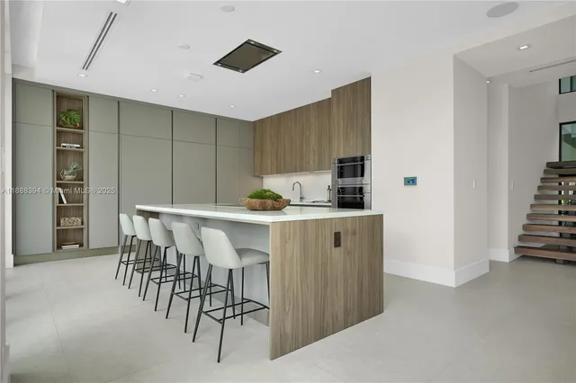 $6,399,000 | 100 Hampton Lane, Key Biscayne, FL 33149